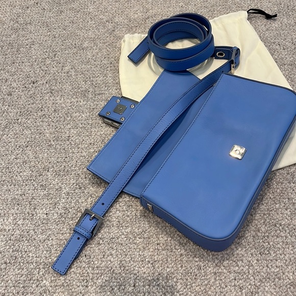 Rare color! FENDI Runway! GORGEOUS FENDI Baby Blue Baguette! PERFECT CONDITION - Picture 2 of 12